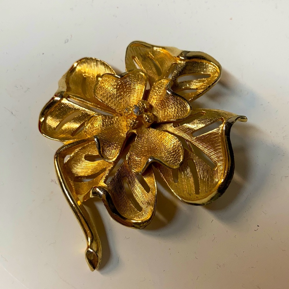 Flower Pin - gold, costume